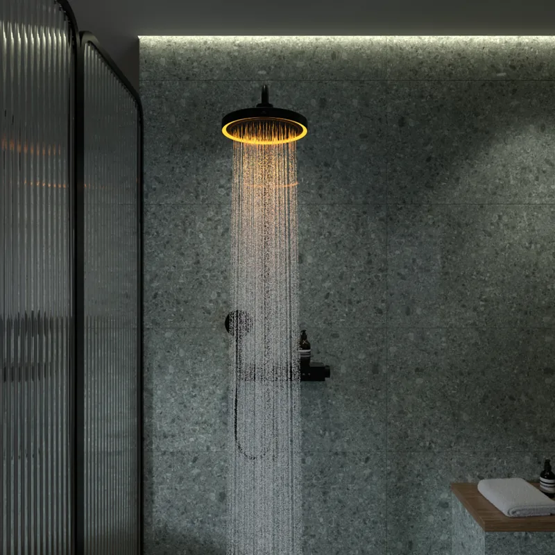 Regendusche mit warmem Licht