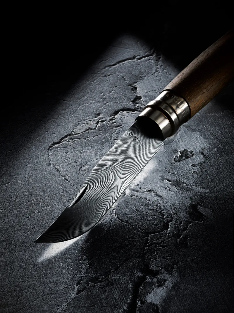 Damastklinge des Opinel Nr. 08 Damas Ziricote im Detail