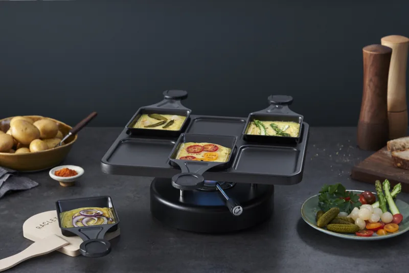 Kisag Longfire Black mit Raclette Platte
