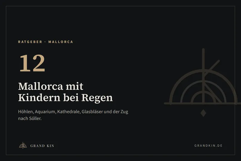 Grafik von GRAND KIN in Nachtblau: 12, Mallorca mit Kindern bei Regen